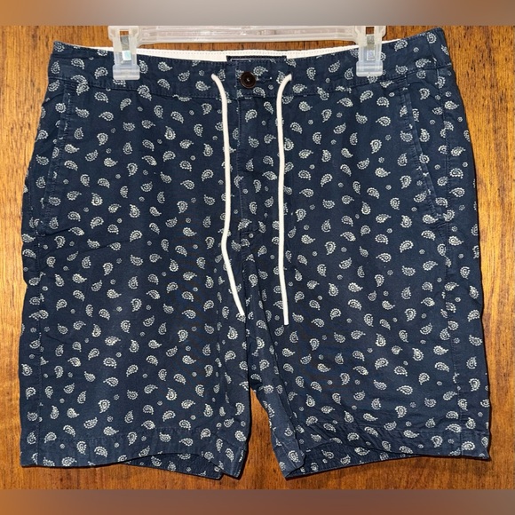 Abercrombie & Fitch Other - Abercrombie & Fitch Navy Blue and Paisley Shorts Size Medium Resort Chino